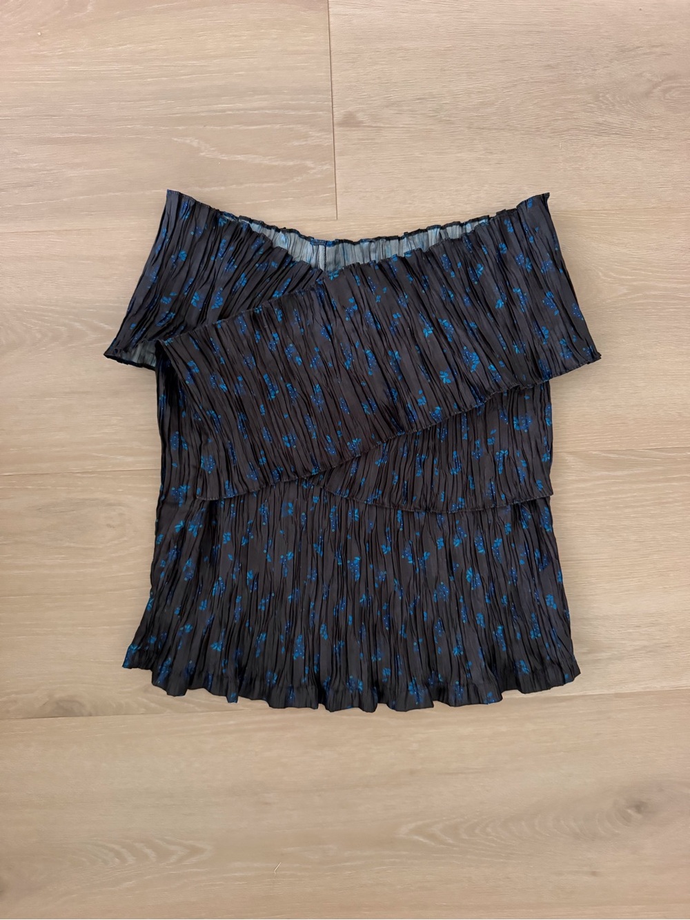 Creatures of Comforts Off-Shoulder Black and Blue Pleated Top